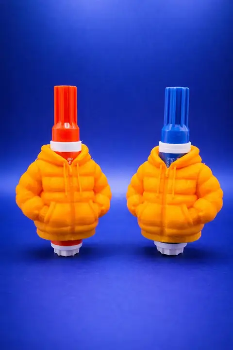 Puffer Jacket Stain Pen Holder — photograph 4 of 4
